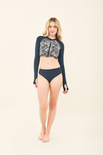 Carica l'immagine nel visualizzatore di Gallery, Model Front: Uv Line Ensemble Set Dalia Marinho Upf50+