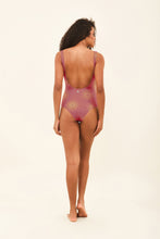 Carica l'immagine nel visualizzatore di Gallery, Model Back: Uv Line Une Pièce Swimsuit Shine Malva