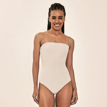 Carica l'immagine nel visualizzatore di Gallery, Model Front: Uv Line Une Pièce Duna Bandeau Upf50+

