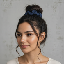 Carica l'immagine nel visualizzatore di Gallery, Image 03: Rio De Sol Chouchou Navy Scrunchie
