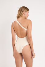 Carica l'immagine nel visualizzatore di Gallery, Model Back: Rio De Sol Une Pièce Touch-Natural Sienna
