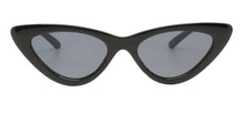 Carica l'immagine nel visualizzatore di Gallery, Model Front: Iyu Lunettes De Soleil Sigrid Noir
