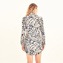 Carica l'immagine nel visualizzatore di Gallery, Model Back: Uv Line Chemise Shirtdress Costela Aco Off White Upf50+

