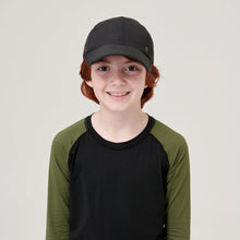 Carica l'immagine nel visualizzatore di Gallery, Model Front: Uv Line Casquette Cap Teens Colors Inf Black Upf50+
