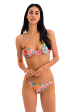 Carica l'immagine nel visualizzatore di Gallery, Model Front: Rio De Sol Ensemble Set Frutti Bralette Essential
