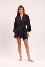 Carica l'immagine nel visualizzatore di Gallery, Model Front: Rio De Sol Robe De Plage Black Kimono
