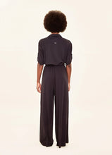 Carica l'immagine nel visualizzatore di Gallery, Model Back: Uv Line Pantalon De Plage Pantalona Preto Upf50+
