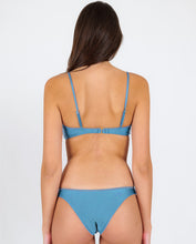 Carica l'immagine nel visualizzatore di Gallery, Image 06: Rio De Sol Ensemble Set Shimmer-Baltic-Sea Bandeau-Knot Essential
