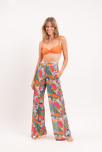 Carica l'immagine nel visualizzatore di Gallery, Model Front: Rio De Sol Pantalon De Plage Jungle Wide Pants
