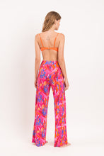 Carica l'immagine nel visualizzatore di Gallery, Model Back: Rio De Sol Pantalon De Plage Flavors Wide Pants
