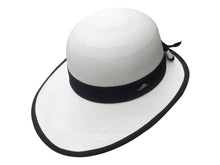 Carica l'immagine nel visualizzatore di Gallery, Model Front: De Punta En Blanco Chapeau Panama Lady Golf White Black

