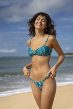 Carica l'immagine nel visualizzatore di Gallery, Image 05: Rio De Sol Ensemble Set Rain Bandeau-Crispy Cheeky-Crispy
