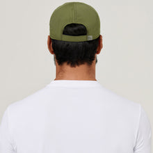 Carica l'immagine nel visualizzatore di Gallery, Model Back: Uv Line Casquette Cap Uv Pro Masc Green Militar Upf50+
