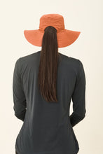 Carica l'immagine nel visualizzatore di Gallery, Model Back: Uv Line Chapeau Souple/Capeline San Diego Preto Caramelo Upf50+
