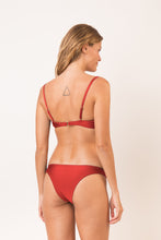 Carica l'immagine nel visualizzatore di Gallery, Model Back: Rio De Sol Ensemble Set Shimmer-Liquor Bandeau-Joy Essential
