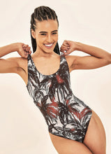 Carica l'immagine nel visualizzatore di Gallery, Model Front: Uv Line Une Pièce Swimsuit Coqueiros Bege Upf50+
