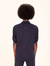 Carica l'immagine nel visualizzatore di Gallery, Model Back: Uv Line Chemise Shirt Copa Black Upf50+
