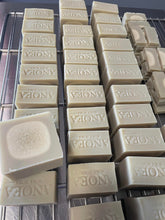 Carica l'immagine nel visualizzatore di Gallery, Image 06: Monoï Royal Bar Soaps Savon Creme De Tamanu By Anoea Bora Bora
