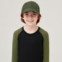 Carica l'immagine nel visualizzatore di Gallery, Model Front: Uv Line Casquette Cap Teen Colors Verde Militar Upf50+

