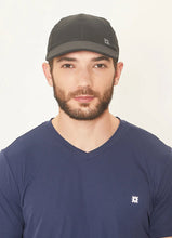 Carica l'immagine nel visualizzatore di Gallery, Model Front: Uv Line Casquette Cap Uv Pro Masc Black Upf50+
