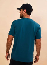 Carica l'immagine nel visualizzatore di Gallery, Model Back: Uv Line T-Shirt Pour Homme T-Shirt New Fit Masc Petroleo Upf50+
