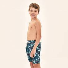 Carica l'immagine nel visualizzatore di Gallery, Image 02: Uv Line Maillot De Bain Garçon Shorts Aqua Hibiscus Kids Upf50+
