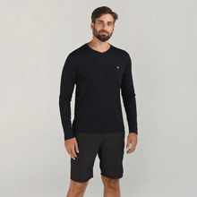Carica l'immagine nel visualizzatore di Gallery, Model Front: Uv Line Fitness Haut Sport Fit Ml Preto Msc
