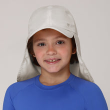 Carica l'immagine nel visualizzatore di Gallery, Model Front: Uv Line Casquette Cap Legionario Teens Sand Upf50+
