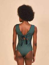 Carica l'immagine nel visualizzatore di Gallery, Model Back: Uv Line Une Pièce Mirela Green Cactus Black Upf50+
