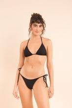 Carica l'immagine nel visualizzatore di Gallery, Model Front: Rio De Sol Ensemble Set Bora-Black Tri-Inv Lacinho
