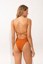Carica l'immagine nel visualizzatore di Gallery, Model Back: Rio De Sol Une Pièce Ferrugo Attaya
