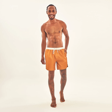 Carica l'immagine nel visualizzatore di Gallery, Model Front: Uv Line Bermuda / Short Pour Homme Shorts Boxer Ocre Upf50+
