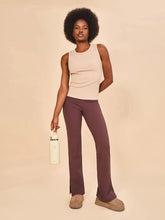 Carica l'immagine nel visualizzatore di Gallery, Model Front: Uv Line Fitness Haut Regata Fem Ribbed Sand Upf50+
