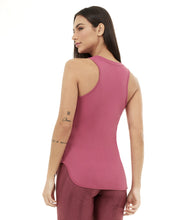 Carica l'immagine nel visualizzatore di Gallery, Model Back: Alto Giro Fitness Haut Regata Skin Fit Alongada Gola V Roxo Reset
