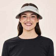 Carica l'immagine nel visualizzatore di Gallery, Model Front: Uv Line Visière Visor Pontal Cinza Upf50+
