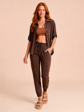 Carica l'immagine nel visualizzatore di Gallery, Model Front: Uv Line Chemise Shirt Copa Brown Upf50+
