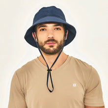 Carica l'immagine nel visualizzatore di Gallery, Model Front: Uv Line Bob Bucket Colors Marinho Upf50+

