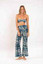 Carica l'immagine nel visualizzatore di Gallery, Model Front: Rio De Sol Pantalon De Plage Azule Murana Pants
