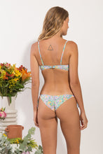 Carica l'immagine nel visualizzatore di Gallery, Model Back: Rio De Sol Ensemble Set Tiny-Garden Bandeau-Knot Italy
