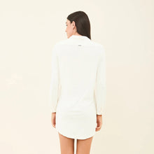 Carica l'immagine nel visualizzatore di Gallery, Model Back: Uv Line Chemise Shirtdress Copenhagen Fem Off White Upf50+
