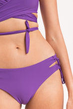 Carica l'immagine nel visualizzatore di Gallery, Image 10: Rio De Sol Ensemble Set Amuleto Kate Madrid
