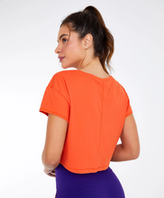 Carica l'immagine nel visualizzatore di Gallery, Model Back: Alto Giro Fitness Haut T-Shirt Cropped Skin Fit Gym Laranja Pitanga
