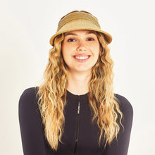 Carica l'immagine nel visualizzatore di Gallery, Model Front: Uv Line Visière Visor Brunei Trigo Upf50+
