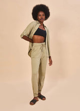 Carica l'immagine nel visualizzatore di Gallery, Model Front: Uv Line Chemise Shirt Copa Sand Upf50+
