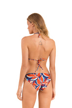 Carica l'immagine nel visualizzatore di Gallery, Model Back: Rio De Sol Ensemble Set Leaves Tri-Inv Essential-Comfy
