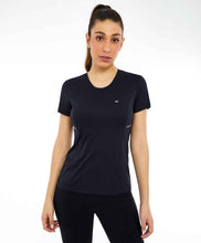 Carica l'immagine nel visualizzatore di Gallery, Model Front: Alto Giro Fitness Haut T-Shirt Skin Fit Recortes Com Refletivos Preto
