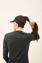 Carica l'immagine nel visualizzatore di Gallery, Model Back: Uv Line Visière Visor Elastic Preto Upf50+
