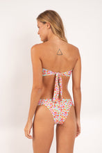 Carica l'immagine nel visualizzatore di Gallery, Model Back: Rio De Sol Ensemble Set Ditsy-Sky Mavi Baobi
