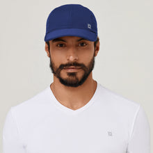 Carica l'immagine nel visualizzatore di Gallery, Model Front: Uv Line Casquette Cap Uv Pro Masc Navy Blue Upf50+
