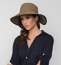 Carica l'immagine nel visualizzatore di Gallery, Model Front: Uv Line Chapeau Souple/Capeline Hat Santorini Imp Fem Mescla Upf50+
